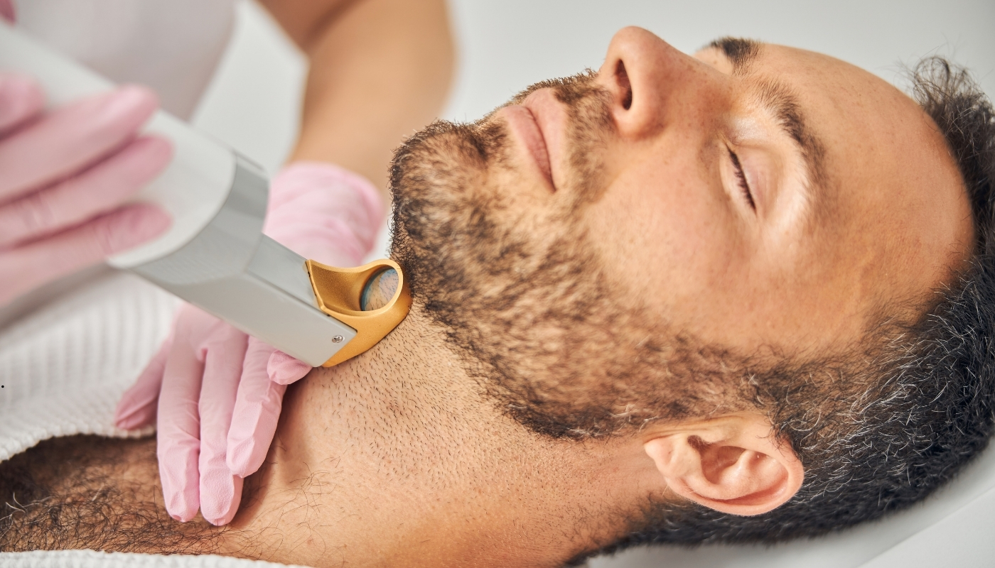 ليزر رجال في التحرير وسط البلد – جلسات إزالة الشعر للرجال في عيادات شيفون رجل يخضع لجلسة إزالة الشعر بالليزر في عيادات شيفون بمنطقة التحرير وسط البلد، باستخدام أحدث أجهزة الليزر لتنعيم البشرة والعناية بالمظهر الرجولي.